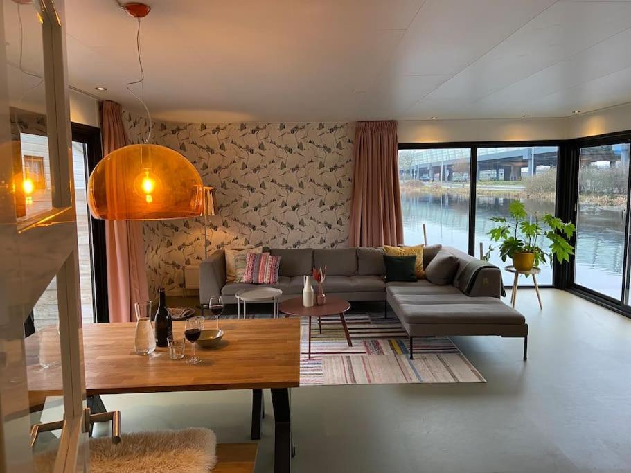 Unieke Woonark Met Privetuin En Free Parking. Apartment รอตเตอร์ดัม ภายนอก รูปภาพ